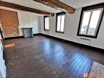 Appartement spacieux avec cour au c�ur de AUFFAY
