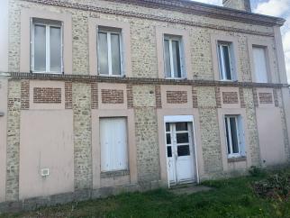 A vendre centre FECAMP  Maison de maitre quatre chambres �difi�e sur terrain de 800m�
