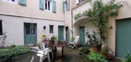 MAS DE HAMEAU SUR COUR INT�RIEURE A PROXIMIT� ZONE TOURISTIQUE
