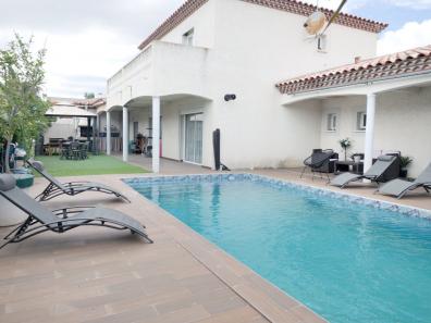 VILLA  6 pi�ces 160 m� avec piscine
