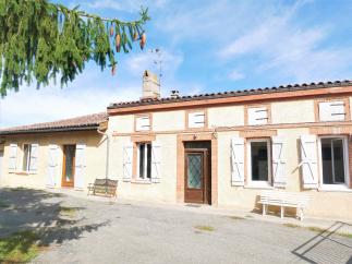 Maison Toulousaine avec de nombreuses d�pendances 
