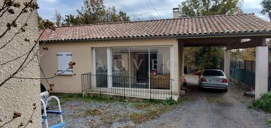 VILLA TRES RECENTE SUR BEAU TERRAIN ARBORE COMPOSEE D'HABITATION PRINCIPALE AINSI QUE D'UN