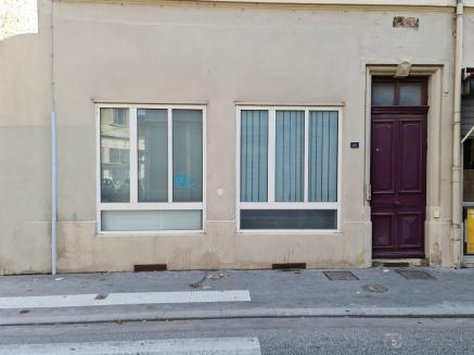 APPARTEMENT + COUR PRIVATIVE - VILLEURBANNE
