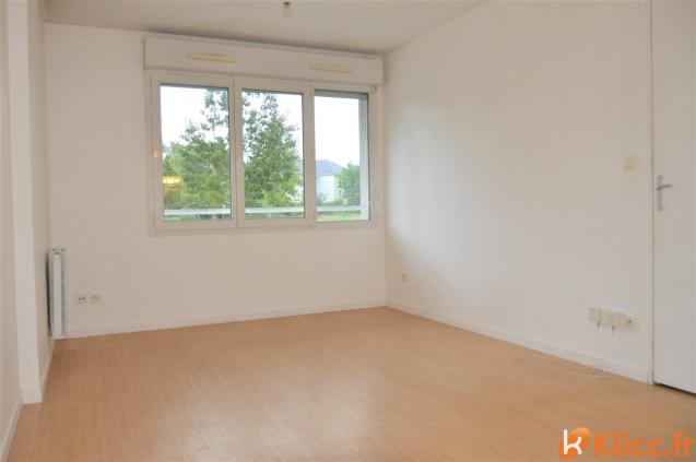 APPARTEMENT AVEC VUE DEGAGEE PROCHE COMMERCES
