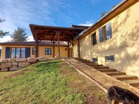 Proche Ville franche sur Sa�ne Maison 610 m2 7 chambres sur 3867 m2 de Terrain
